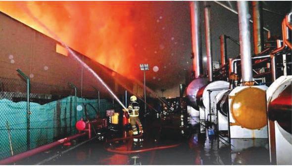 Clothing warehouse fire in Hamriyah contained