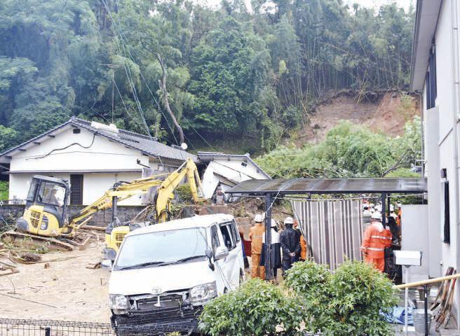 Torrential rain disrupts normal life in Japan