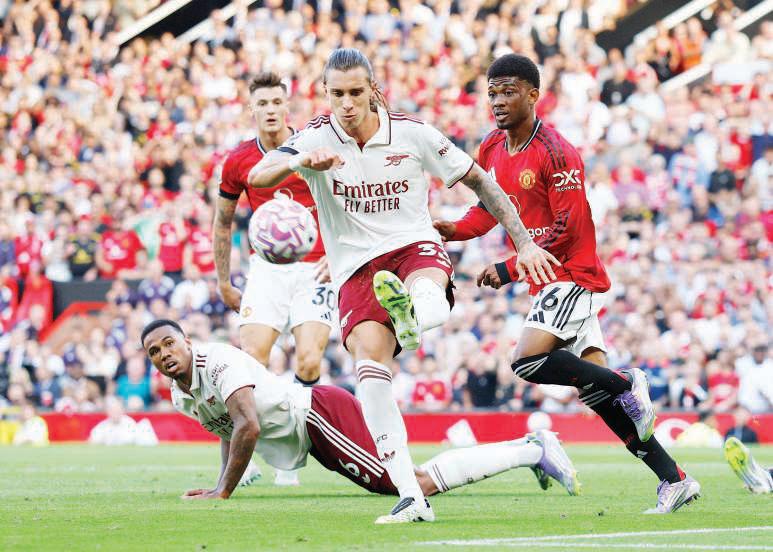 Arsenal battle to beat Utd as Chelsea held by Palace