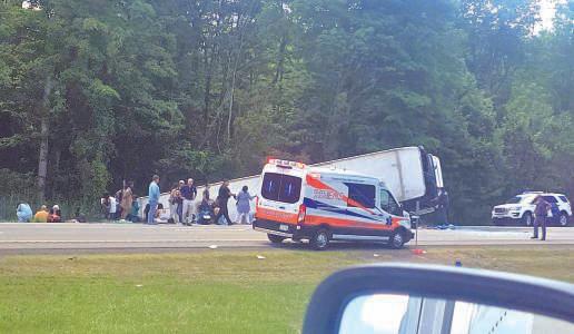 Five killed in New York state tourist bus crash