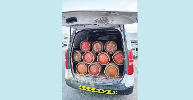 Dubai Police seize minibus loaded with LPG cylinders