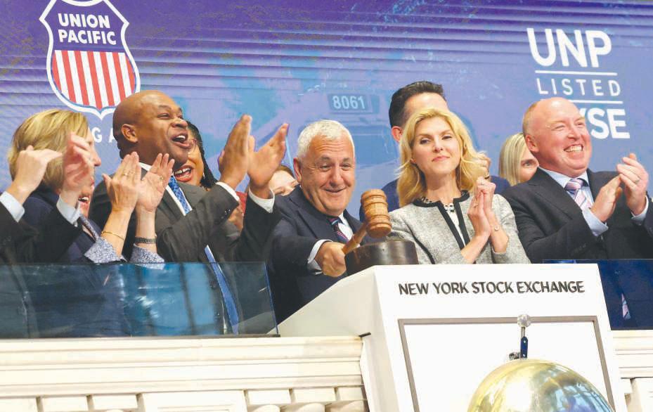 China's $19 trillion stock market attracts foreign investors again