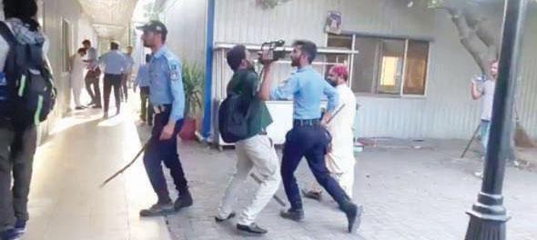 Minister apologises for attack on journalists