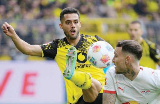 Kane has an injury scare as Bayern beat Frankfurt, Dortmund rally to hold Leipzig