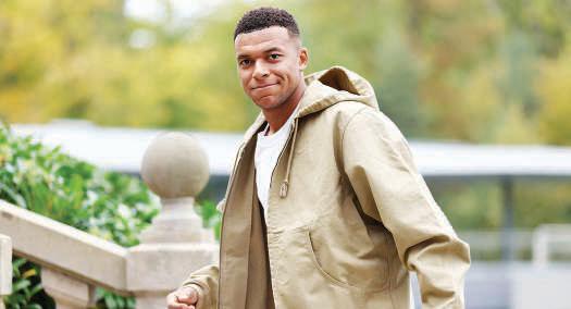 Mbappe undergoing treatment for 'small niggle' at France camp, says Deschamps