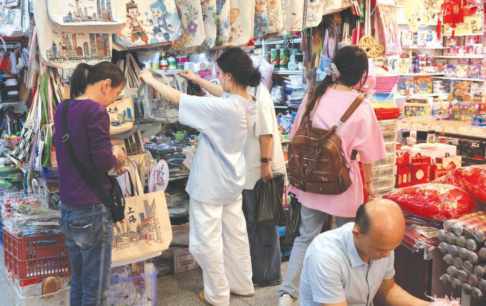 China's economic growth slows amid trade war, weak demand