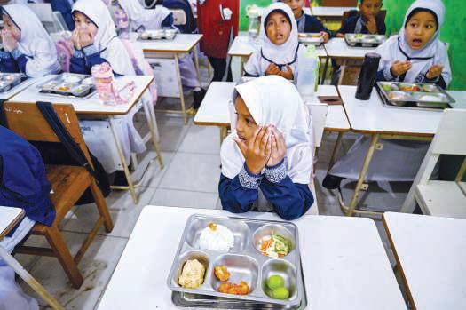 700 more sick after eating free school meals