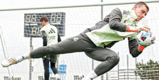 Leaders Real and Barcelona aim to shake off Clasico consequences