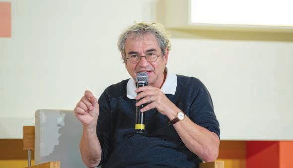 Italian author urges unity through science