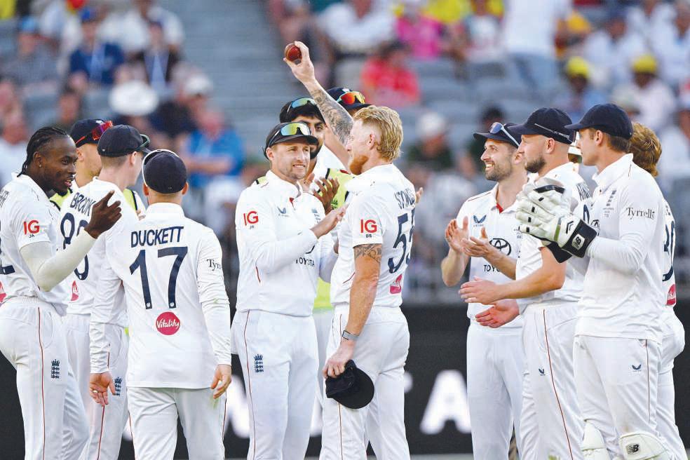 19 wickets fall on Day 1 of Ashes opener as Aussies trail by 49 runs
