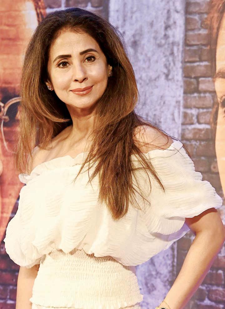 Urmila Matondkar's morning is all about 'hot coffee and warm cardigan'