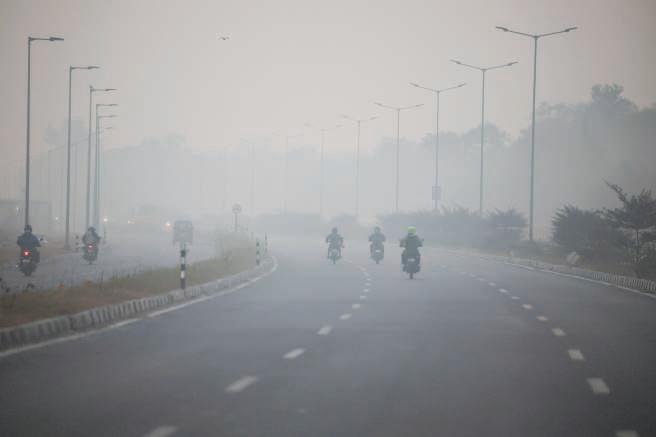 Delhi air quality remains in 'very poor' category