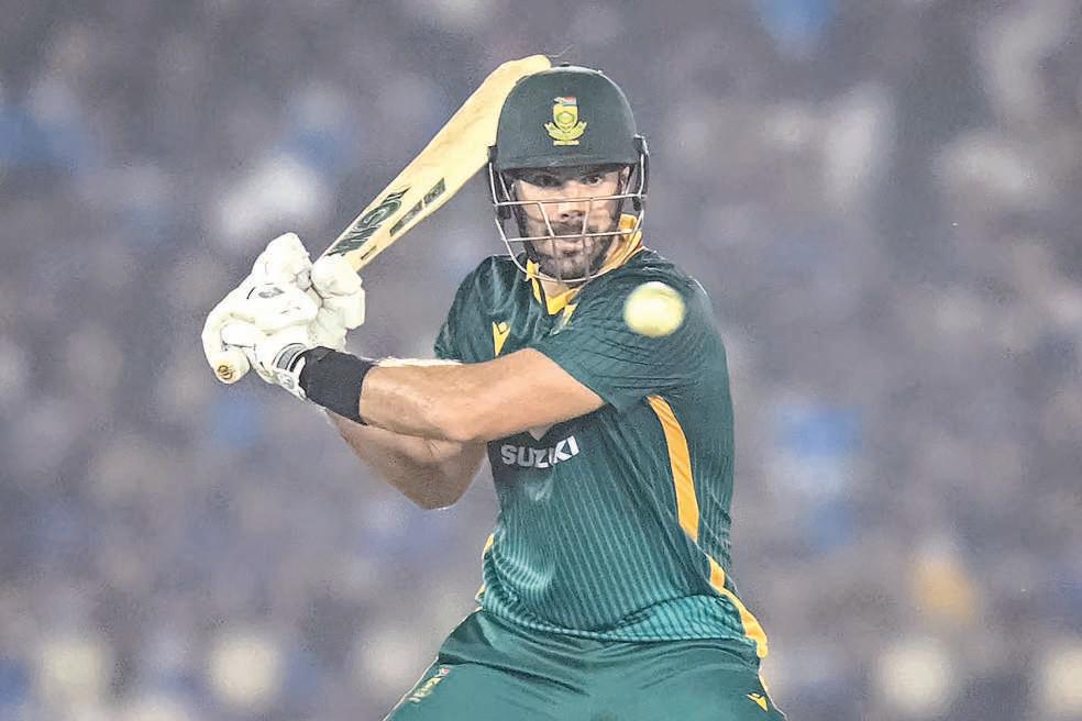Kohli's ton in vain as SA chase down huge total to level series