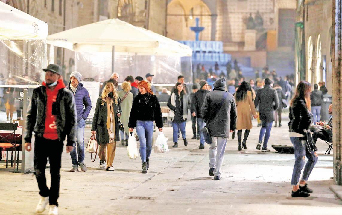 Italy's employment rate touches record high of 62.7% in October