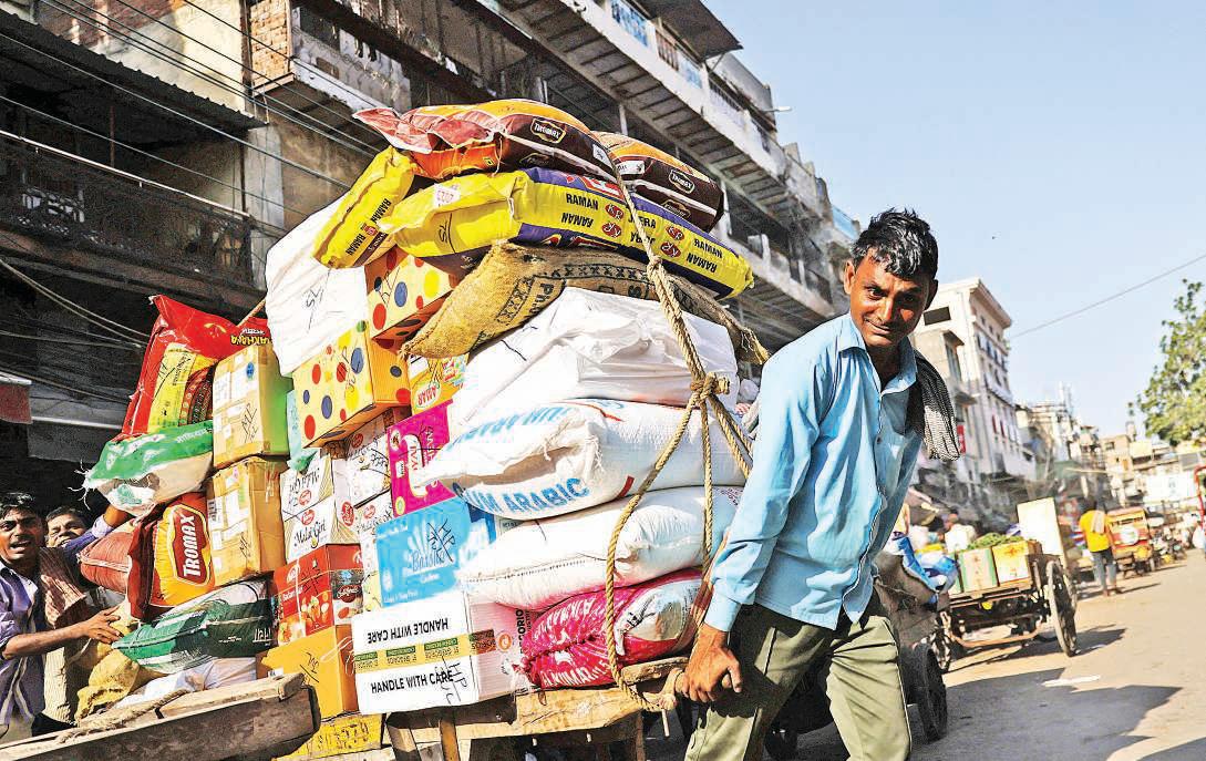 India CB cuts rate, boosts liquidity to support 'goldilocks' economy