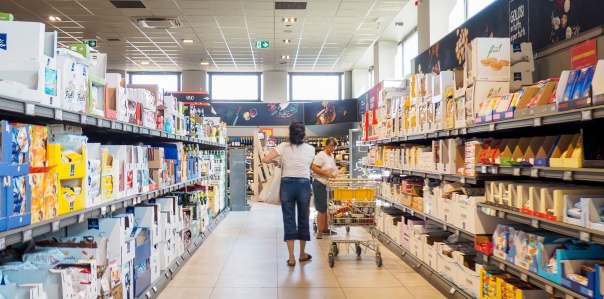 Italy retail sales rise in October 2025