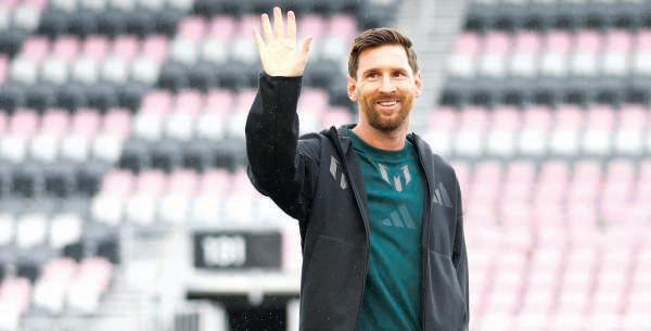 Messi to unveil 21-metre statue of himself on India ‘GOAT’ tour