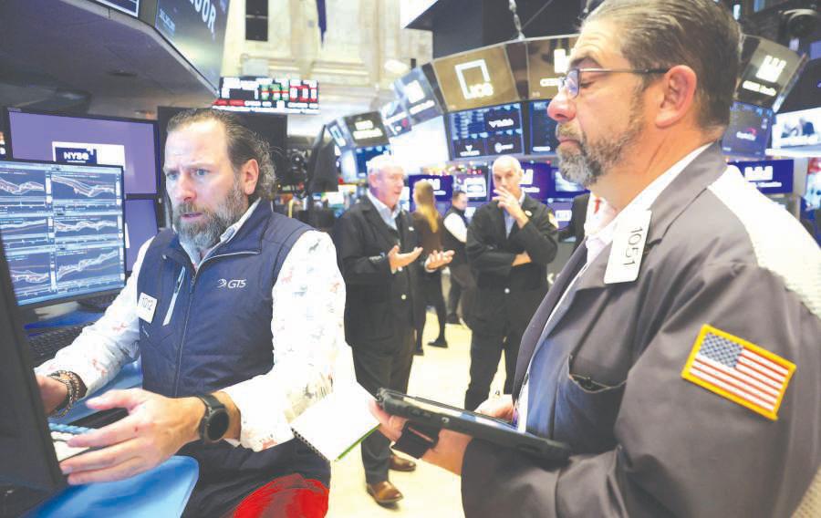 Oracle's stumble hits AI trade, but many investors remain bullish