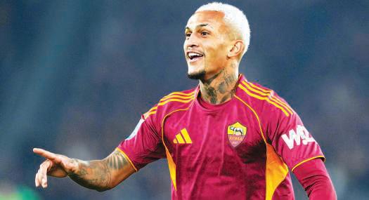 Roma remain in title hunt with hard-fought victory over Como