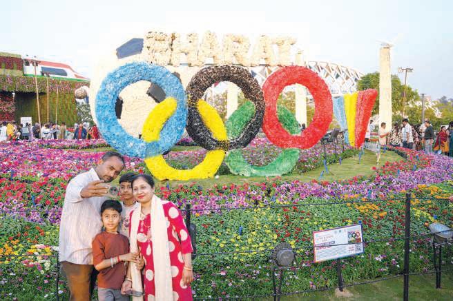 Ahmedabad flower show enchanting: Modi