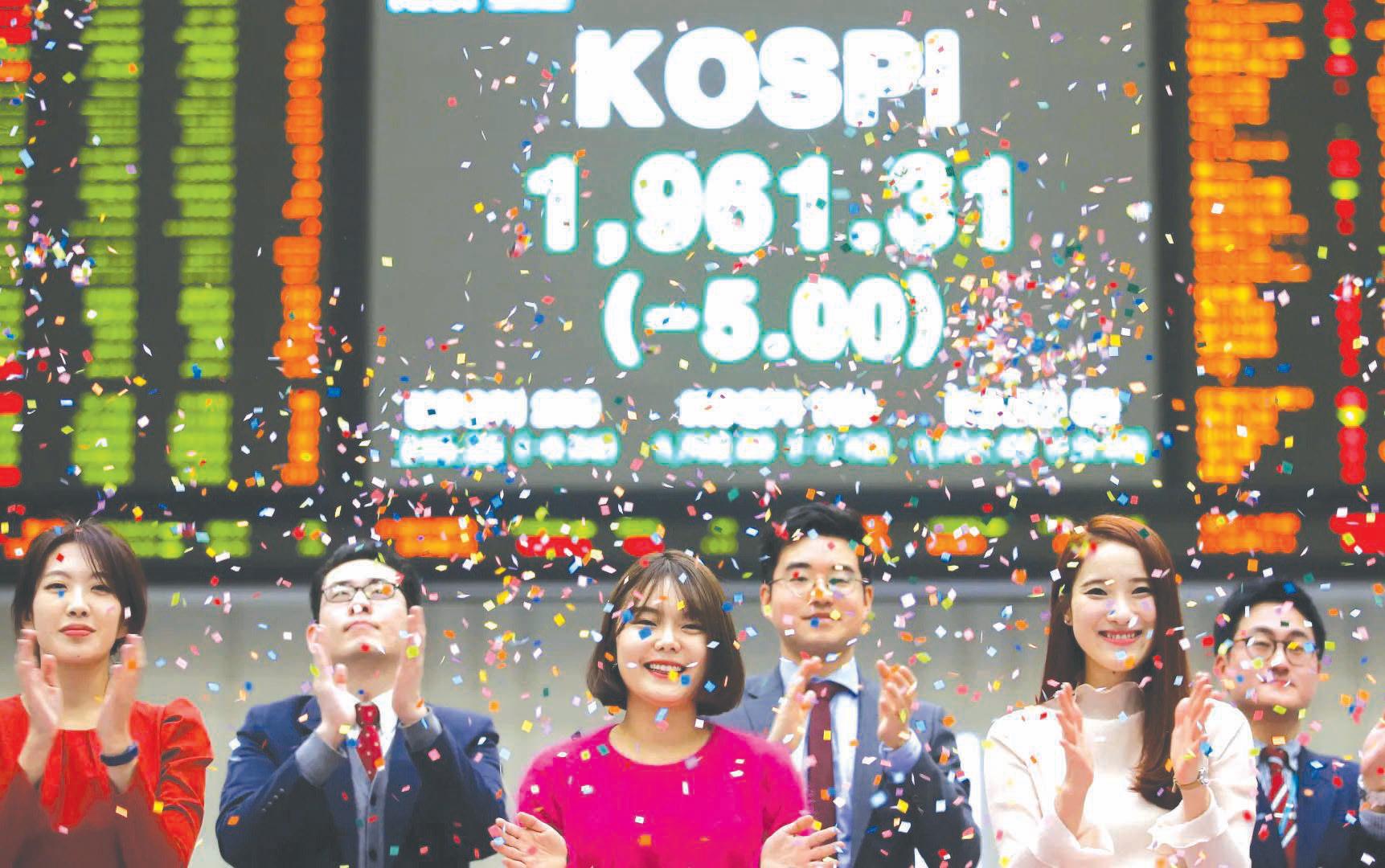 Asian stocks start 2026 firmly; Taiwan, Singapore hit records