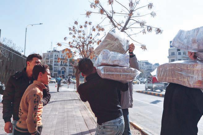 Syria begins circulating new currency bills