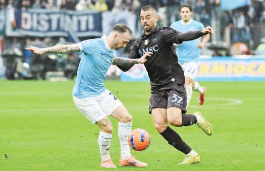 Napoli keep pace in title race after beating Lazio in stormy contest
