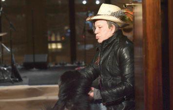 Supporters raise funds amid Mickey Rourke eviction