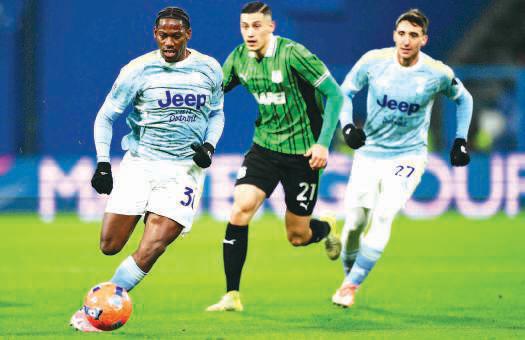 David scores as Juve stroll to 3-0 win at Sassuolo, Roma beat Lecce