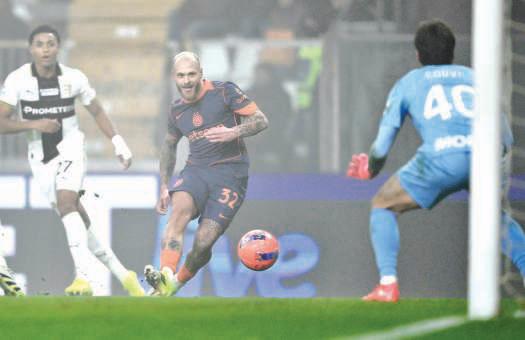 Inter extend Italian League lead at Parma after Napoli's slip-up