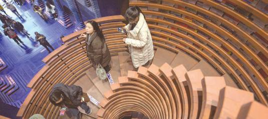 Spellbinding bookstores draw selfie snappers