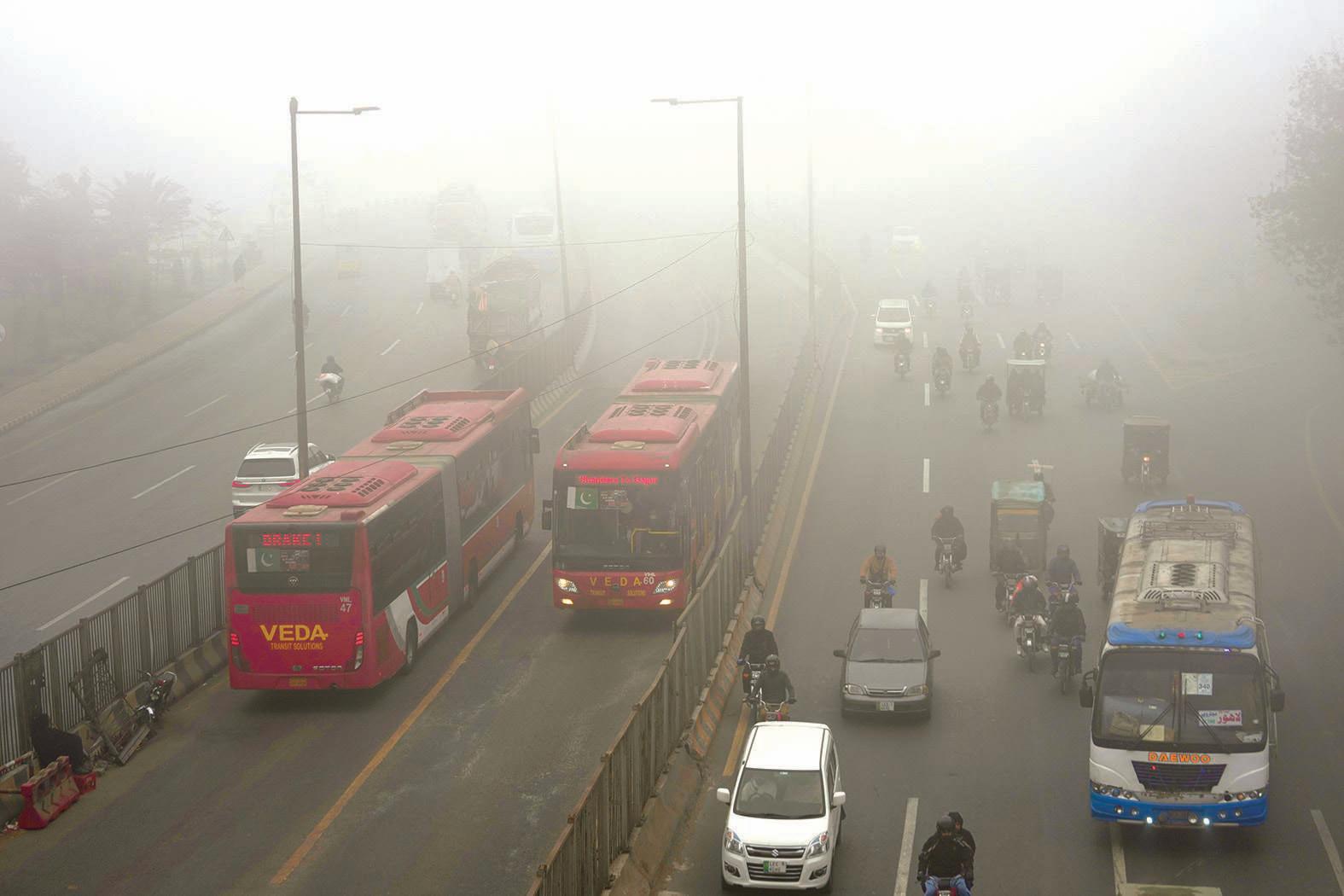 27 killed in Pakistan's accidents due to fog and overspeeding