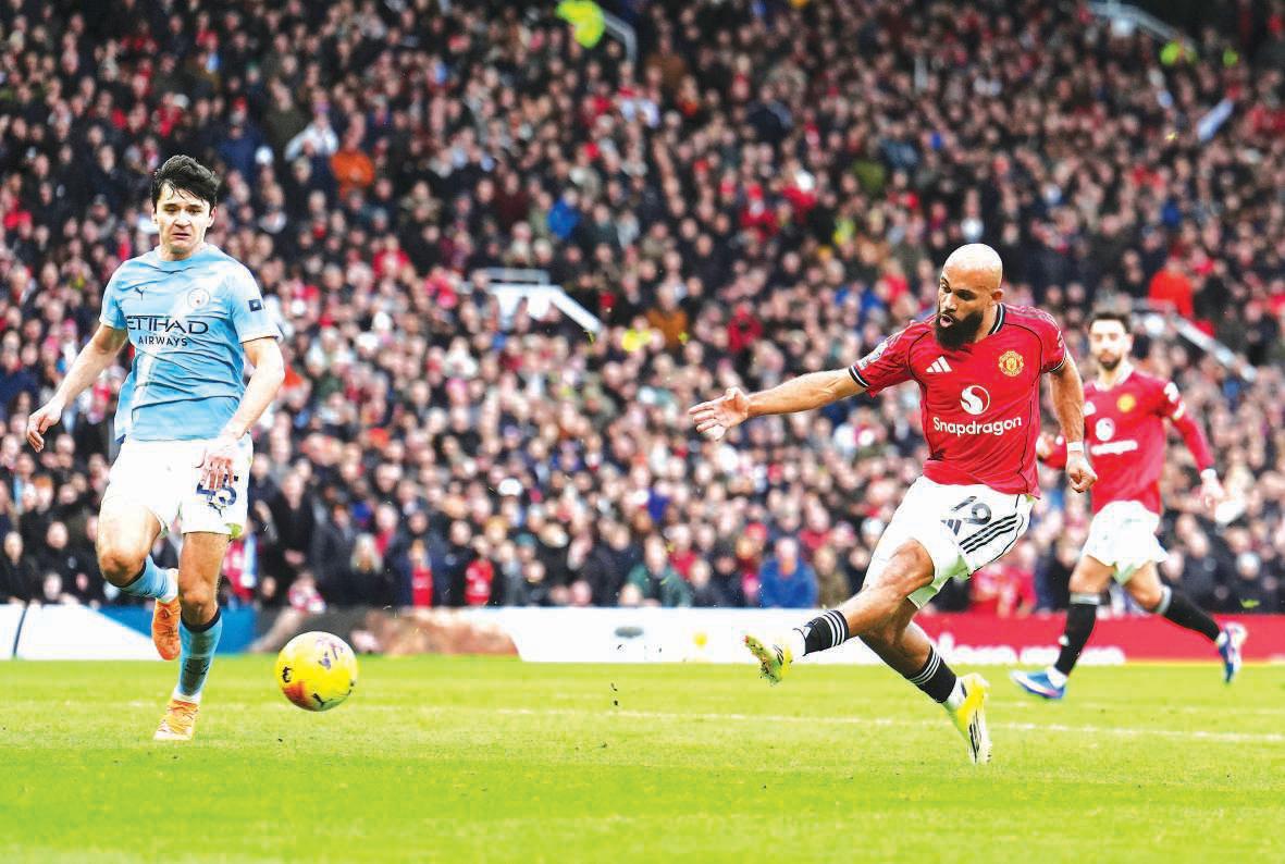 United sweep past City to give Carrick a dream start