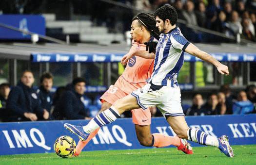 Barcelona beaten at Sociedad as Spanish League title race tightens