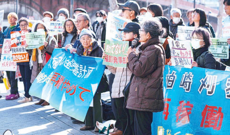 Japan restarts world's biggest nuclear plant; 60% oppose it