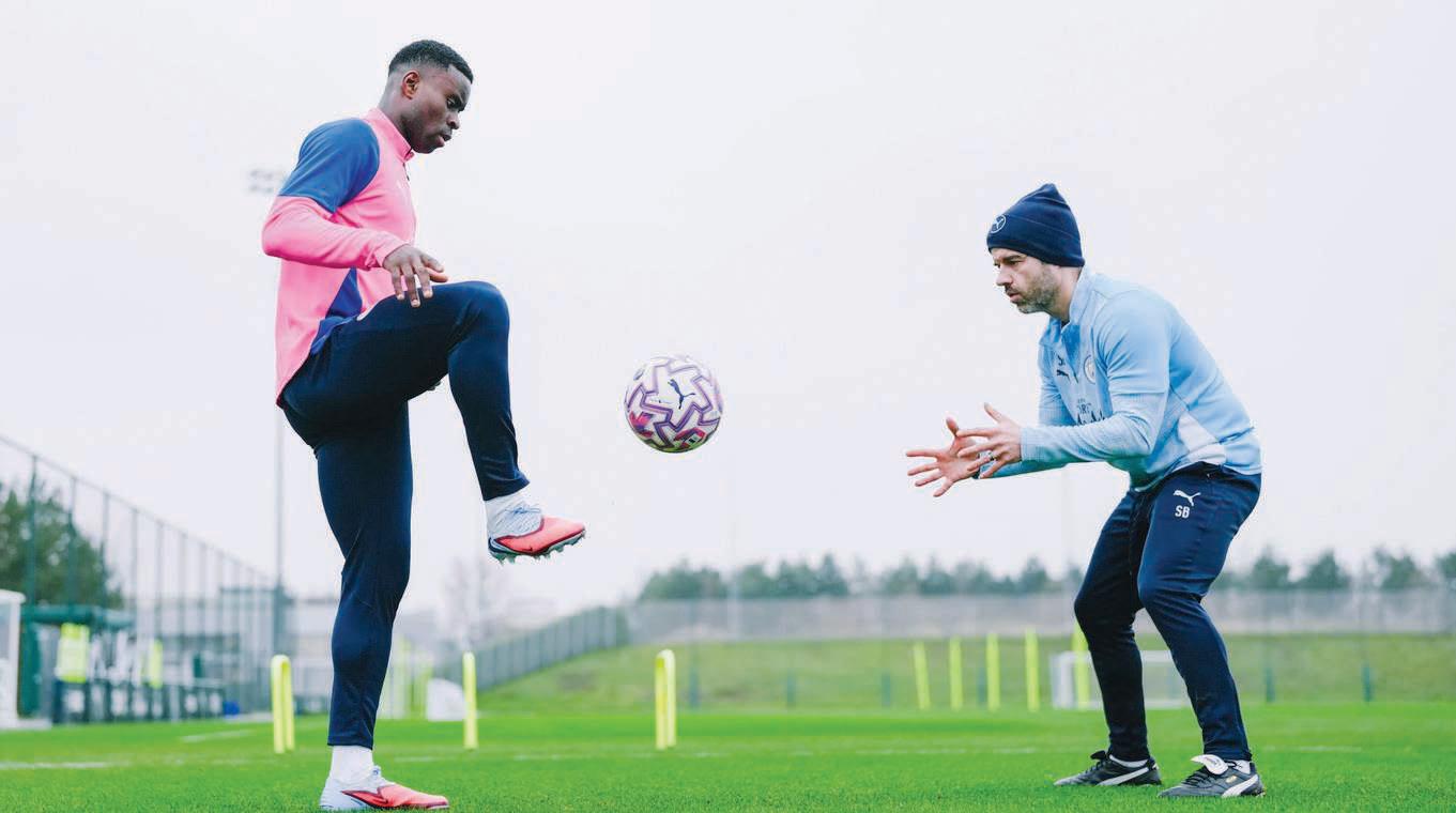 Leaders Arsenal face United test as City search for spark