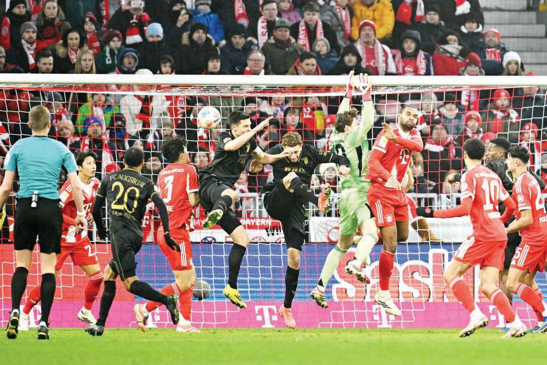 Augsburg stage comeback win to snap Bayern's unbeaten run