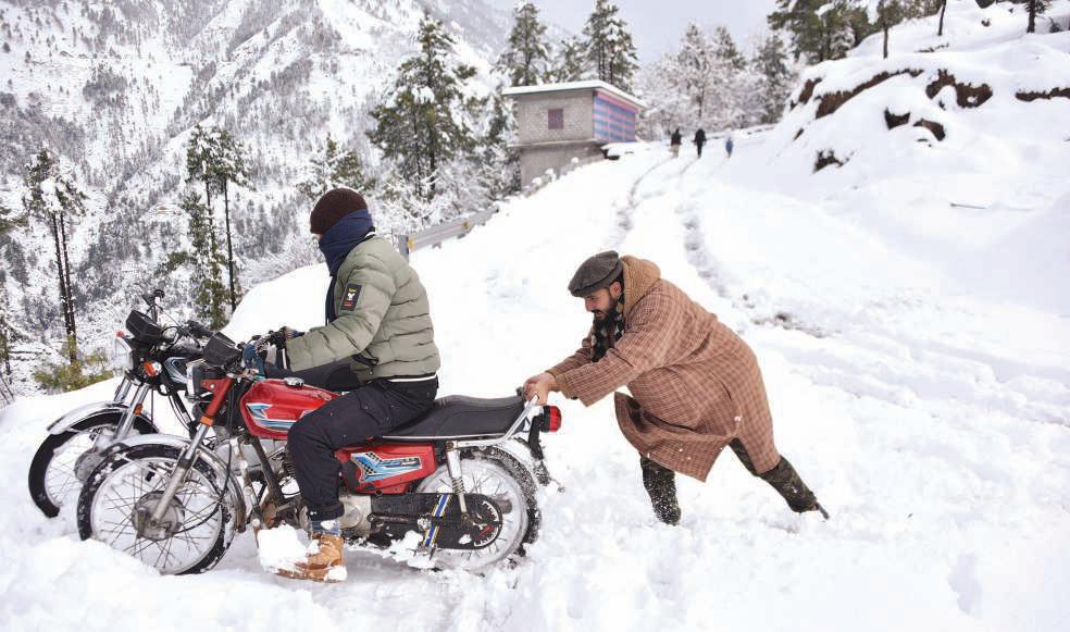 Avalanche kills 9 of a family as snow blankets parts of Pak