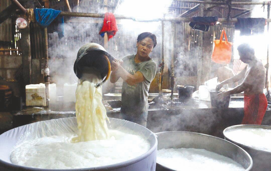 Free meals programme sparks Indonesia's consumption boost