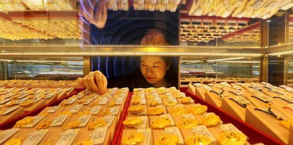 Gold climbs to a three-week high