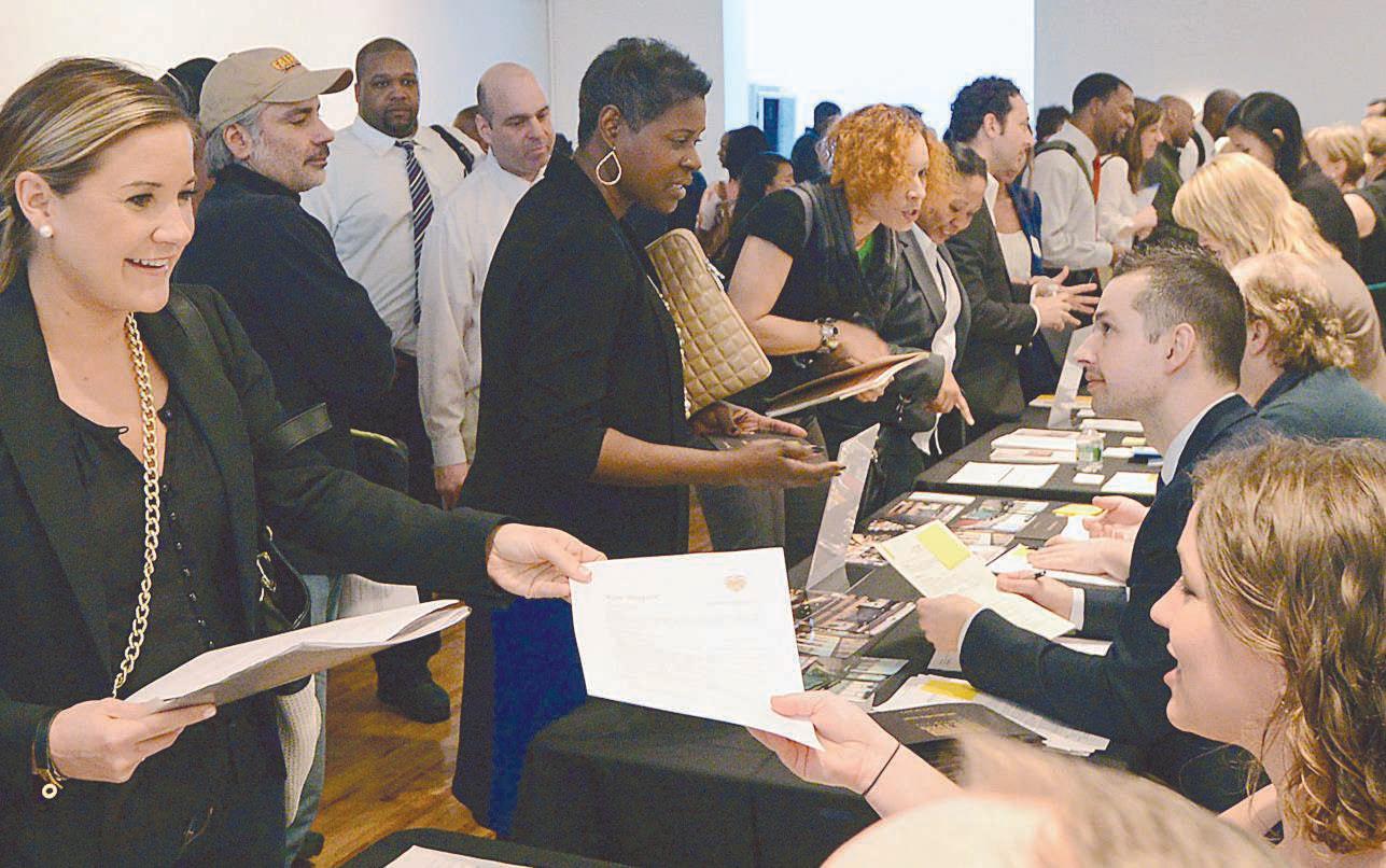 US weekly jobless claims rise slightly; unemployment rate likely unchanged