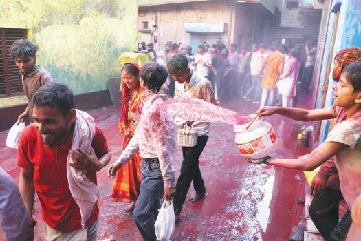 Leaders call for unity as nation marks Holi