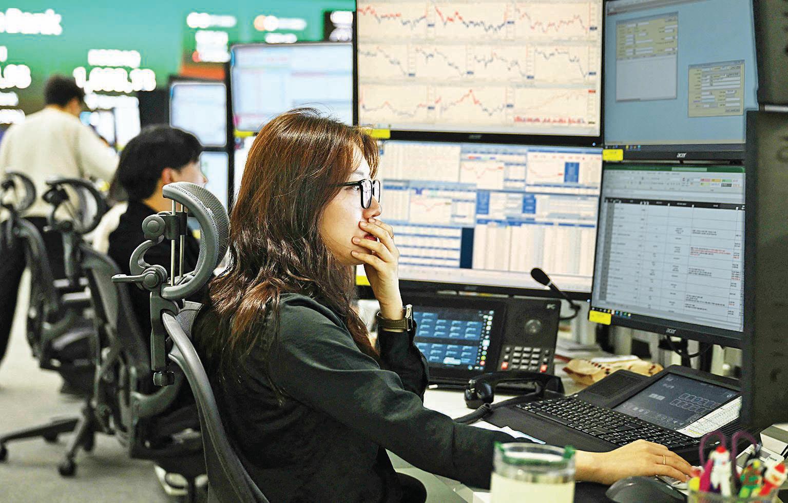 Oil shock hits Asian tech stocks while European selloff pauses