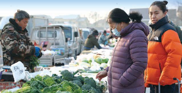 China's consumer inflation rises over 1%