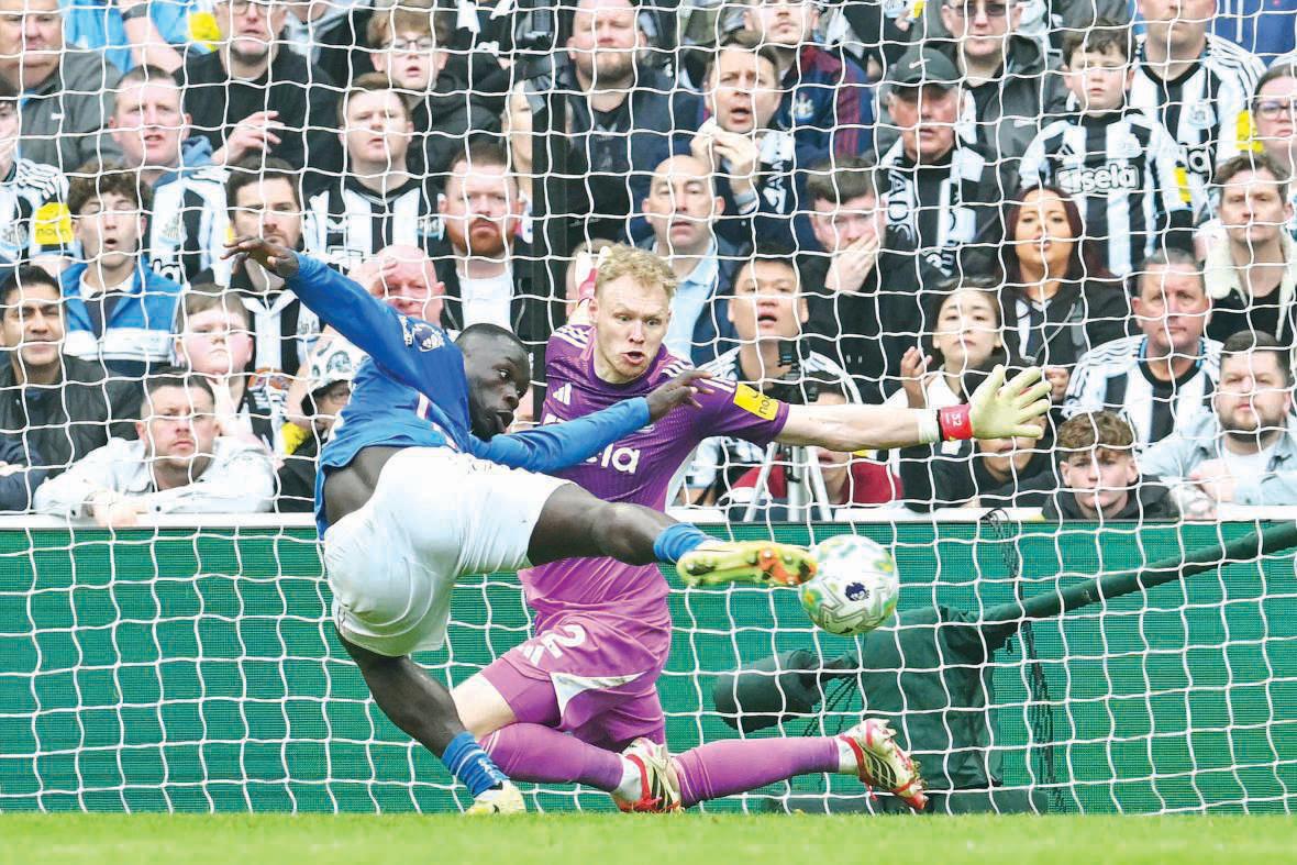 Spurs falter, Sunderland inflict more derby pain on Newcastle