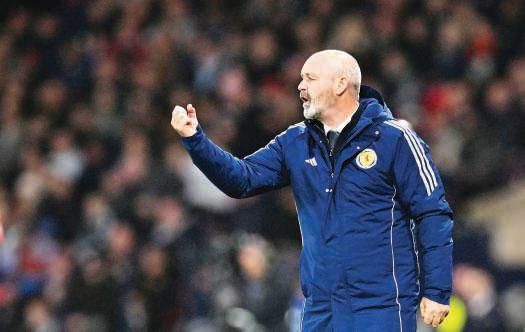 Scotland boss Clarke signs new 4-year contract ahead of showpiece event