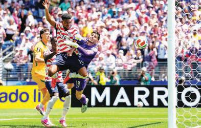 US down Australia to secure knockout berth