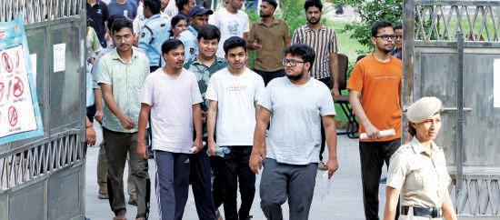 India holds exam retest after leak scandal