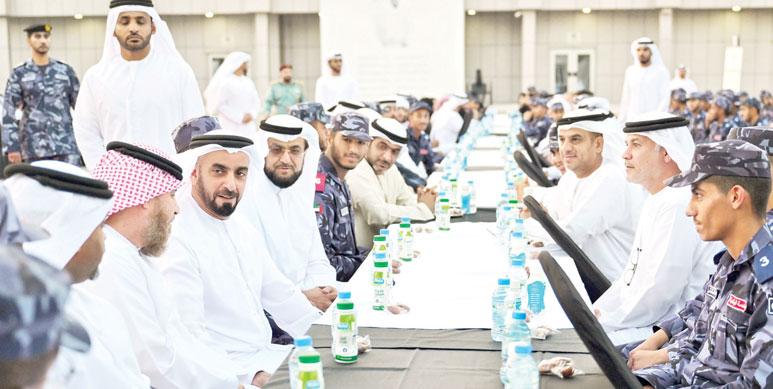 سيف بن زايد يشهد اليوم المفتوح لأولياء أمور مجندي الخدمة الوطنية