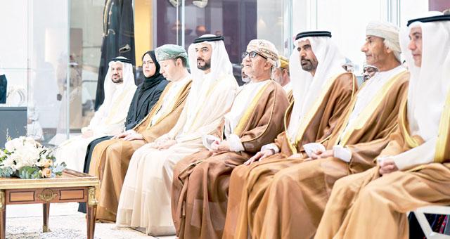 سلطان بن أحمد يشهد افتتاح «روائع الشارقة» بالمتحف العُماني